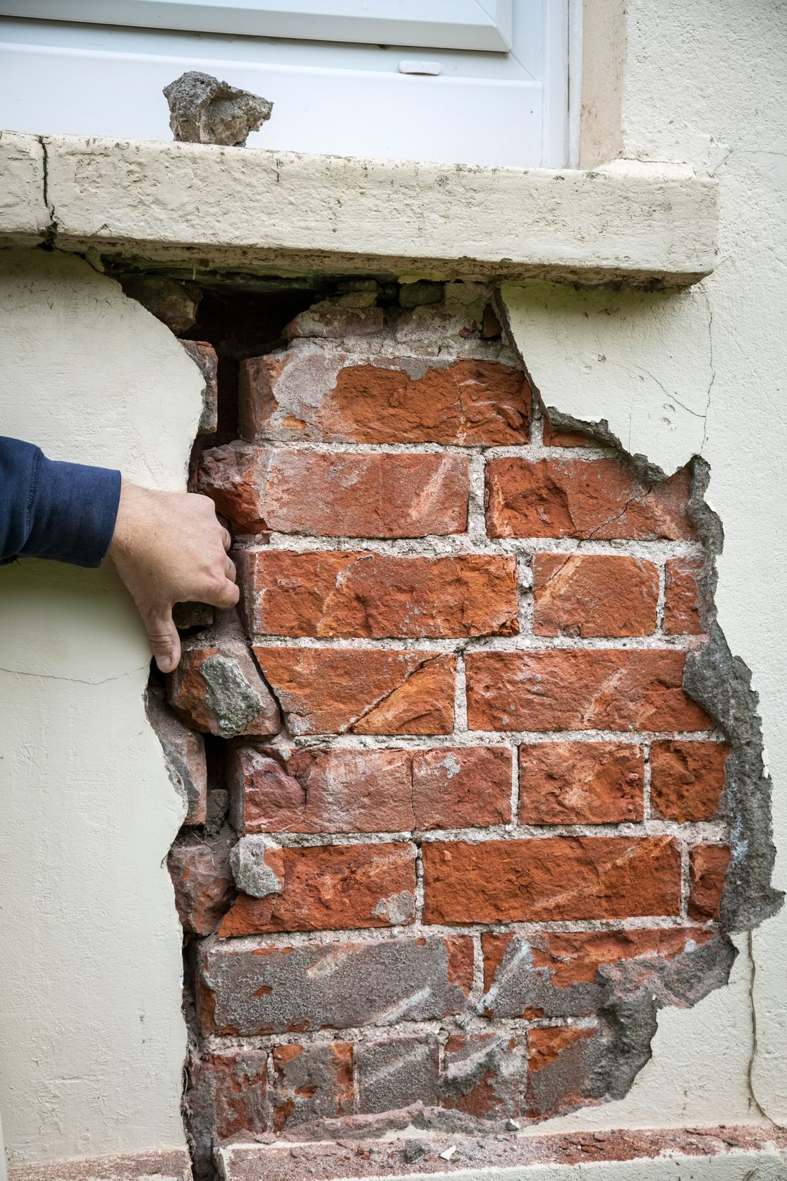Structural problem: crack in wall